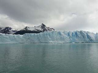 Fototapeta na wymiar Glacier National Park boat tour El Calafate Argentina Perito Moreno 2019