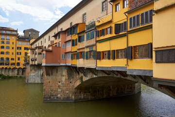 Fototapeta na wymiar The Ponte Vecchio in Florence and the Arno river