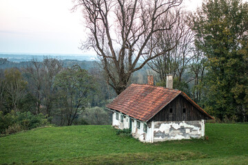 Plakat Bauernhof mit Blick ins Tal