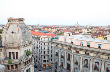 Fototapeta na wymiar Beautiful city of Milan showing buildings, streets, roof tops