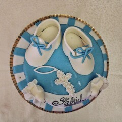 baby shoes on cake