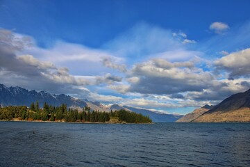 lake and mountains
lake wakatipu NZ