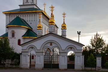 Fototapeta na wymiar The central gate of the Church of St. Sergius of Radonezh in the village of Velednikovo near Moscow