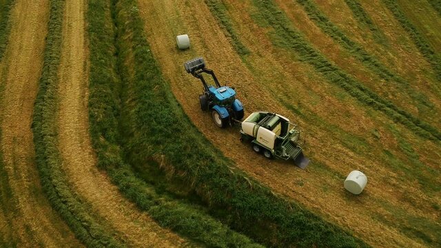 Krone Comprima baler dropping grass roundbales