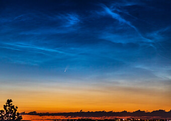 Fototapeta premium Comet Neowise and Noctilucent Clouds in the Early Morning over Great Falls Montana