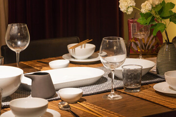 The Chinese tablewares on the table