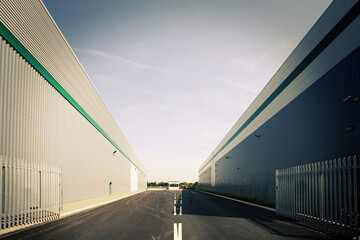 Obraz premium Road between two warehouses