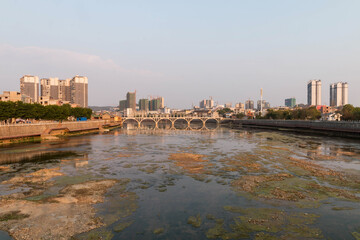 Naklejka premium A view of a small town at sunset