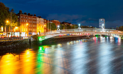 Fototapeta na wymiar Ha'Penny Bridge at twilight blue hour - Dublin, Ireland