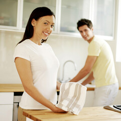 Fototapeta premium Couple cleaning the kitchen together