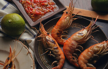 Grilled shrimp with spicy dipping sauce