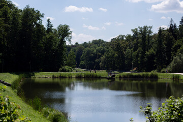 Fototapeta na wymiar landscape with a lake in the park