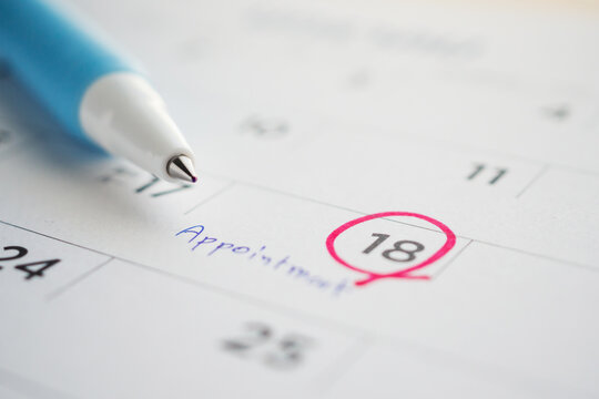 important appointment schedule write on white calendar page date close up © Piman Khrutmuang
