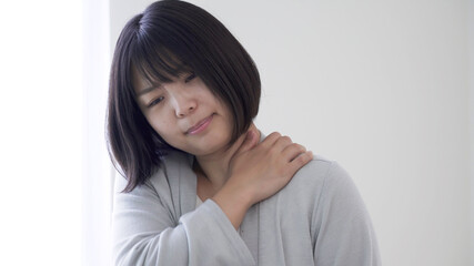 肩こりの女性