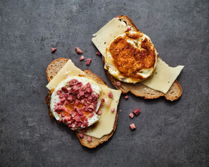  Käsebrot mit Egg Muffin und Speck