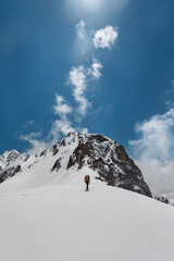 Hiking on the Snowfields of Indian Himalayas with the high altitude panoramic view of higher mountains in mountaineering - 362834191