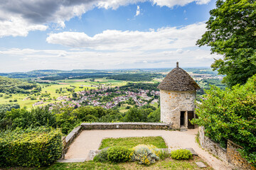 Dans le village de Chateau-Chalon