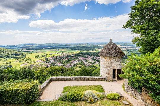 Dans le village de Chateau-Chalon
