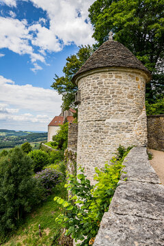 Pigeonnier dans le village de Chateau-Chalon