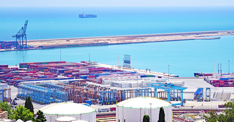 Zona industrial del puerto de Barcelona, Catalunya, España, Europa
