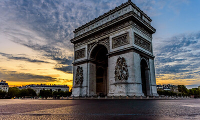Fototapeta na wymiar The Arc de Triomphe de l'Étoile (