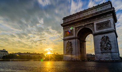 Fototapeta na wymiar The Arc de Triomphe de l'Étoile (