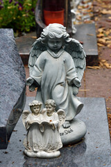 Obraz premium engelsfigur auf grab