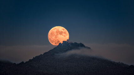 salida de luna sobre el Turó del Tagamanent © davidboixo