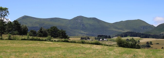 Fototapeta na wymiar vallée de Chaudefour et massif du Sancy, Auvergne
