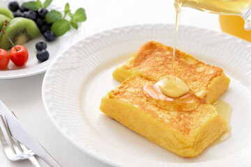 フレンチトーストの朝食