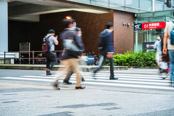 Obraz premium 歩く人々