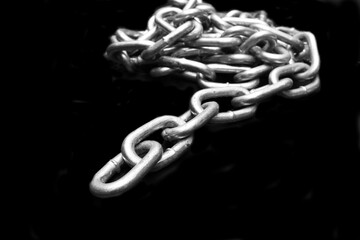 Obraz premium Chain link with black background