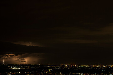 Temporale e fulmini gialli su Roma