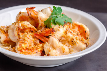 Fried shrimp with garlic and pepper (Goong Tod Kra Thiam Phrik Thai)