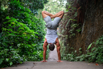 Obraz na płótnie Canvas Man practice Yoga practice and meditation outdoor