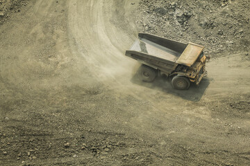 Big mining dumping truck © Rattanapon