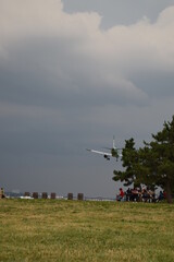 Obraz na płótnie Canvas An airplane landing at Regan National Airport