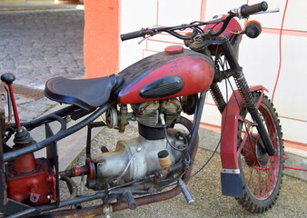 Fototapeta premium Oldtimer-Moped aus der DDR