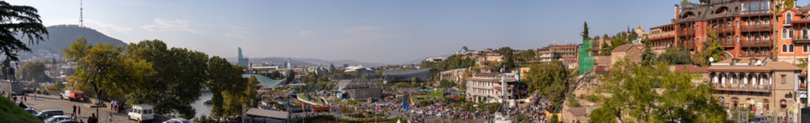 Obraz premium Tbilisi, Georgia 06/10/2019 panorama of city from Metekhi St. Virgin Church