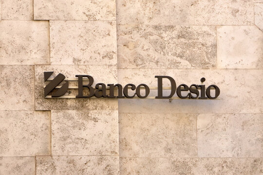 scritta su muro banco di desio