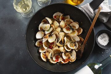 Freshmade clams alle vongole on pan
