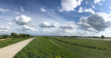 Fototapeta na wymiar Bicycle path around Zalk in Overijssel