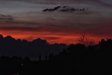 Obraz premium sunset under the dark rainy clouds 
