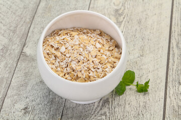 Raw oats in the bowl