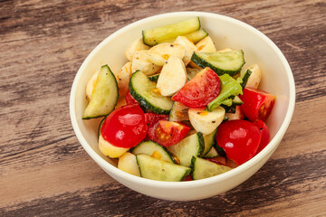 Salad with vegetables and mozzarlla