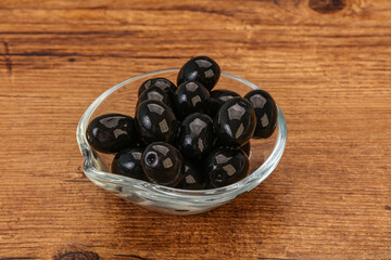 Black olives in the bowl