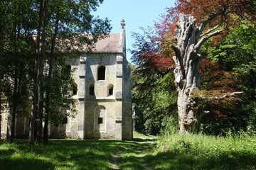 Fototapeta na wymiar Abbaye Cistercienne Notre-dame du Val