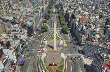 Avenida 9 de Julio y el Obelisco en la ciudad de Buenos Aires Argentina