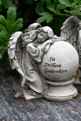 Obraz premium engelsfigur auf grab