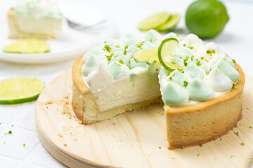 Obraz na płótnie Canvas key lime cheese tart with whipping cream on the table